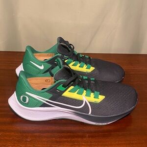 Nike Air Zoom Pegasus 38 NCAA Mighty Oregon Mens 9.5 Black Green